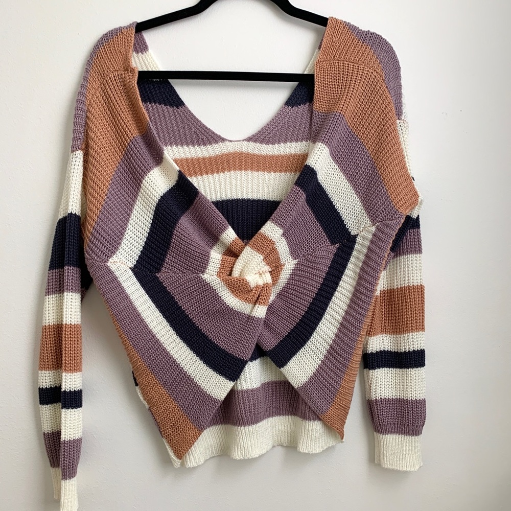 Bow Back Sweater! - Picture 2 of 3